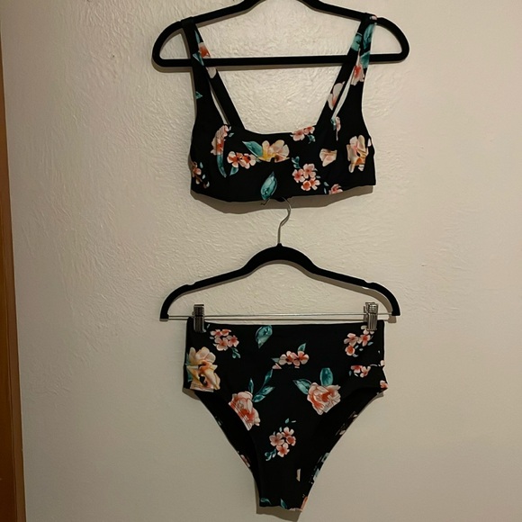 VINTAGE INSPIRED Floral Bikini - Picture 2 of 6